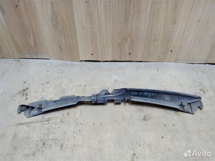 Воздуховод радиатора верхний от VW Passat (B6) 20