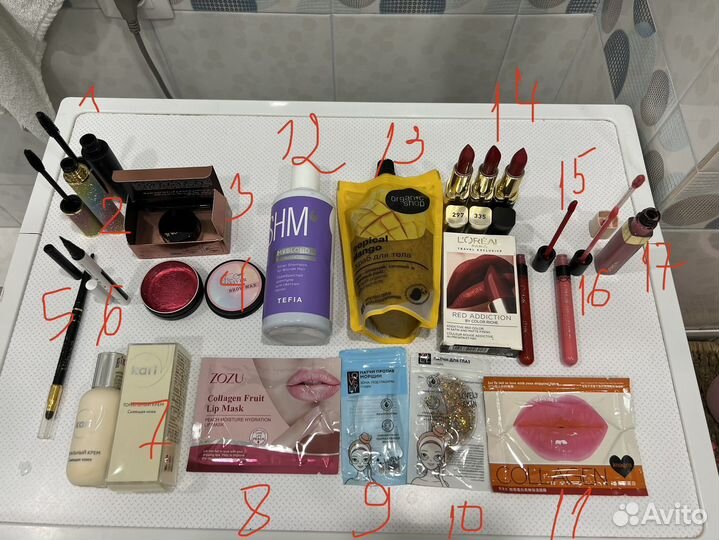 Косметика много