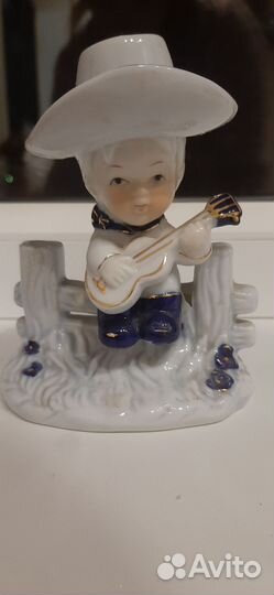 Статуэтка фарфор