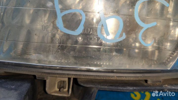 Туманка левая Toyota Wish ZNE10 2003