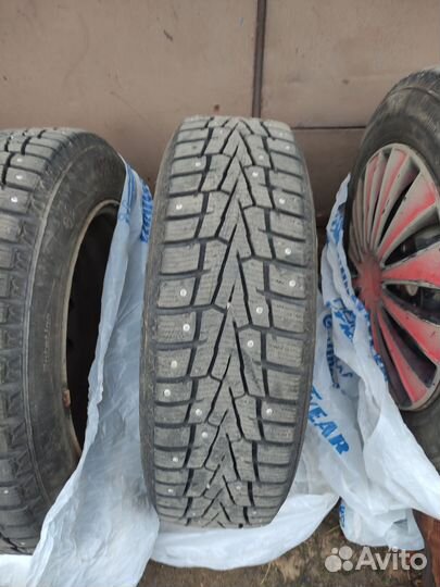 Зимние шины на дисках 195 65 R15. От Лада Веста