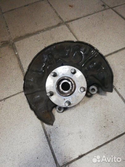 Кулак поворотный передний правый Toyota Avensis