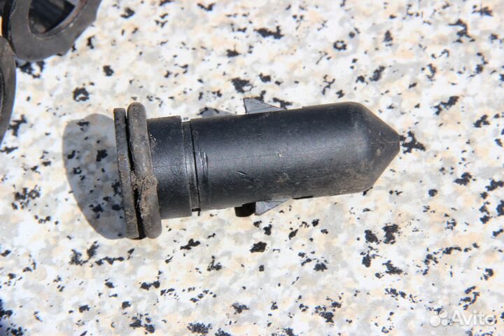 Кронштейны крепления крышки двс BMW е38