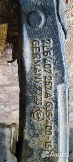 Кулак передний левый Volkswagen Touareg 7L BPE