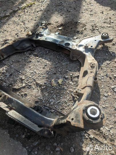 Передний подрамник Land Rover Freelander 2