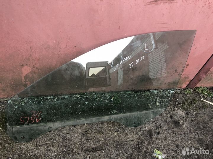 Стекло передней левой двери Ауди А6 С5, А6 Ц5