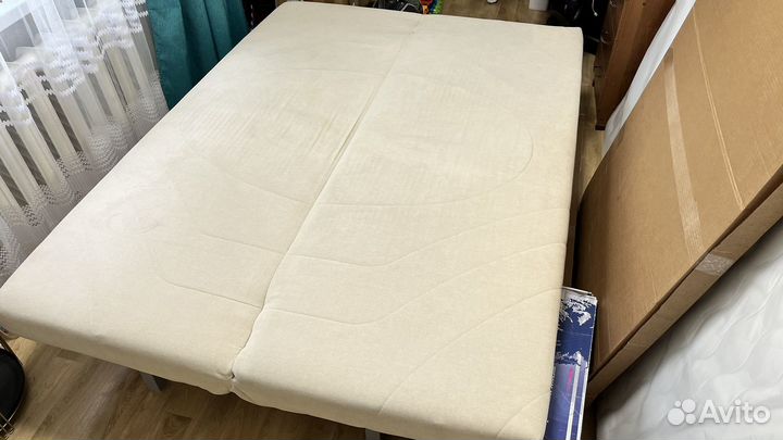 Диван на металлокаркасе