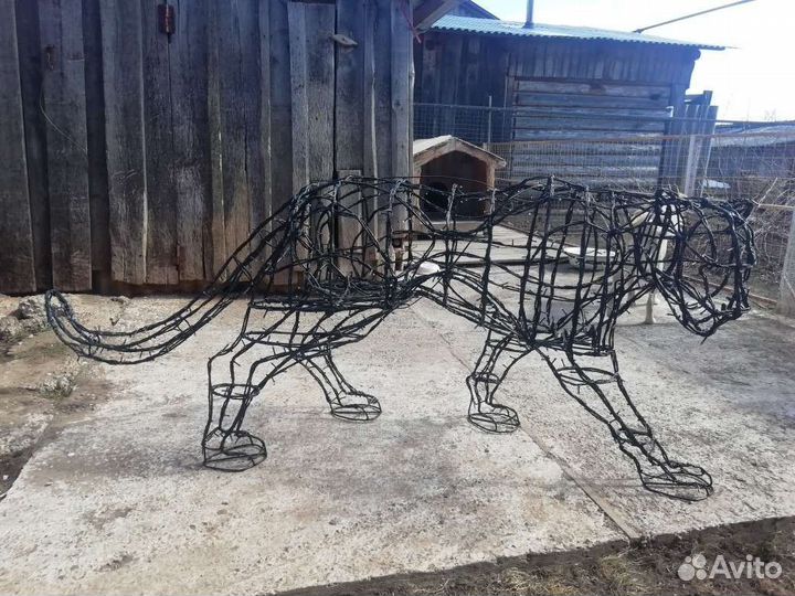 Фигура из проволоки-пантера с подсветкой уличная