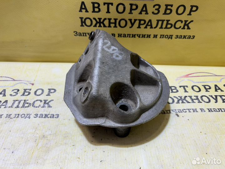 Кронштейн двигателя правый Peugeot 206 1.6 10FX7