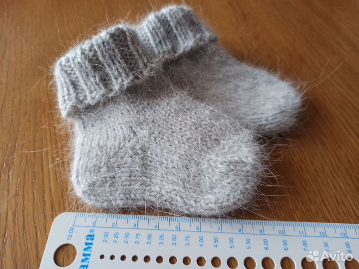 Вязаные носочки для новорожденных