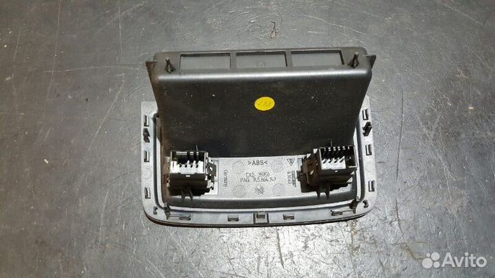 Задний ящик с кнопками Porsche Cayenne 955 M48.50