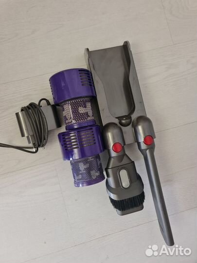 Вертикальный пылесос dyson v10