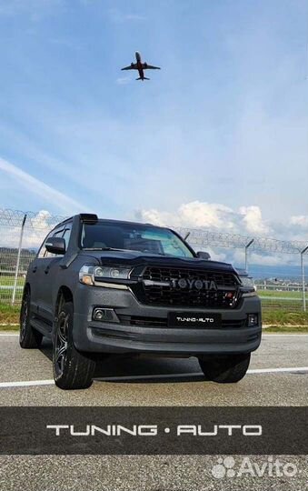 Решетка радиатора Toyota Land Cruiser 200 LED Q889