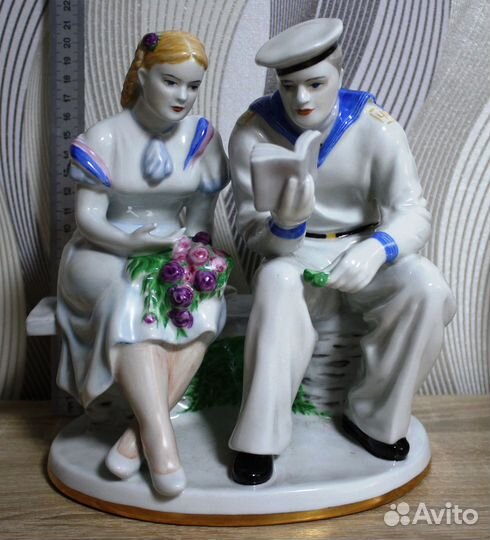 Статуэтка Встреча (Скамейка) фарфор лфз