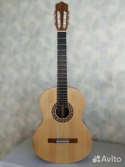 Мастеровая классическая гитара