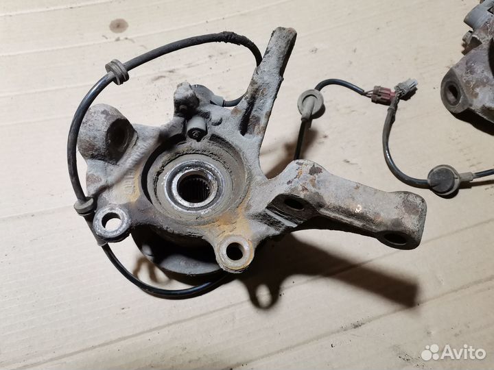 Кулак поворотный передний Nissan Almera Tino