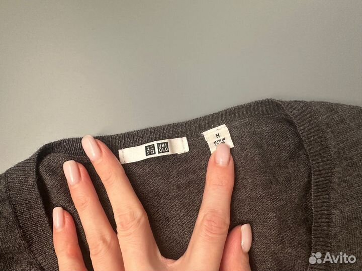 Джемпер базовый женский Юникло с дефектом