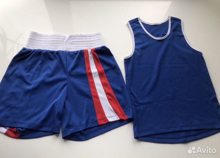 Боксерские перчатки и форма