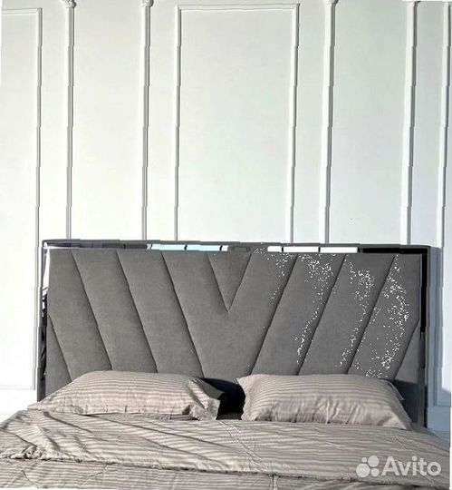 Кровать двуспальная новая мягкая