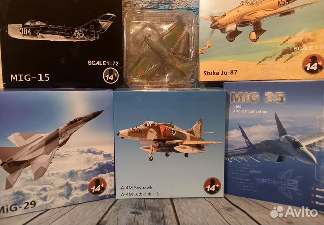 Модели самолётов в масштабе 1/100 и 1/72