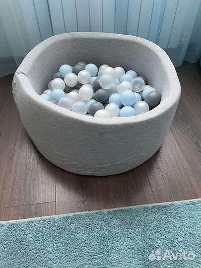 Сухой бассейн с шариками