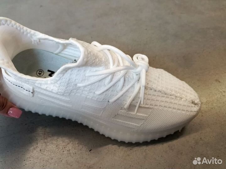 Кроссовки белые Adidas Yeeze 350