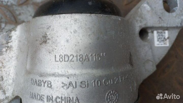 Стойка амортизатора задняя правая Land Rover