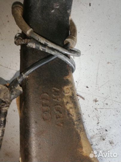 Кулак передний левый Audi A8 D2