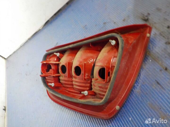 Фонарь задний правый skoda fabia