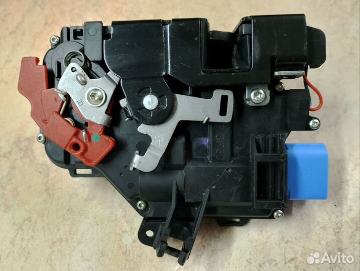Замок передней правой двери volkswagen джетта5