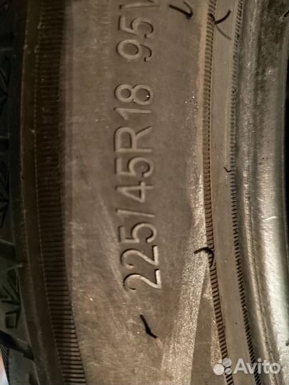 Triangle TR998 235/45 R18 95