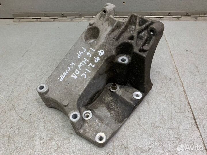 Кронштейн компрессора кондиционера Ford Focus 2