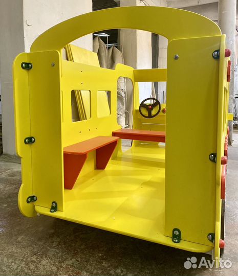 Скорая помощь, уличное игровое оборудование