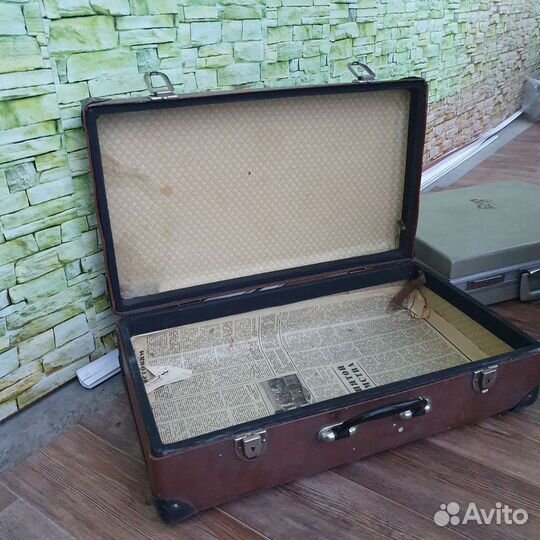 Чемодан ретро