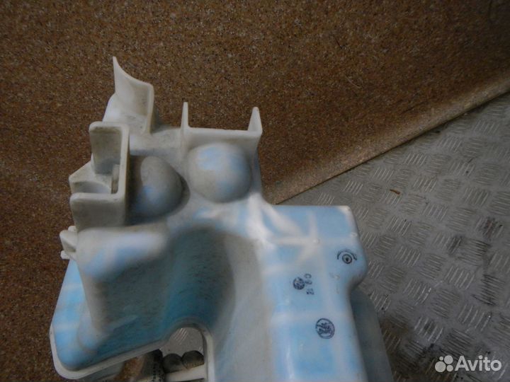 Бачок омывателя лобового стекла, Toyota (Тойота)