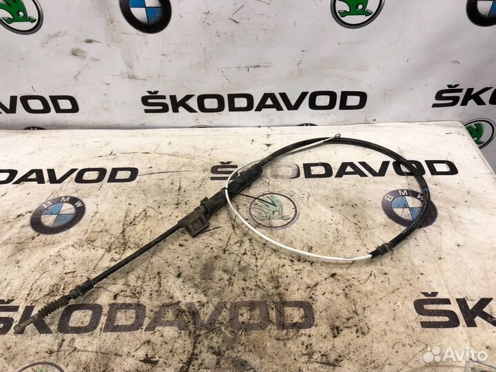 Трос ручника задний правый Skoda Octavia A7 (5E)