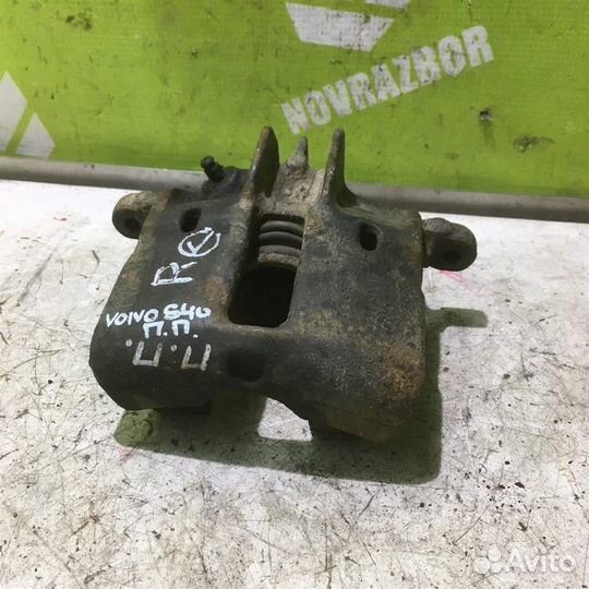 Суппорт передний правый Вольво C40