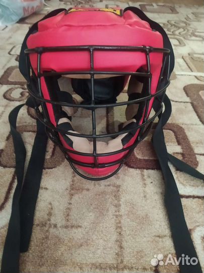 Шлем спортивный с защитной сеткой