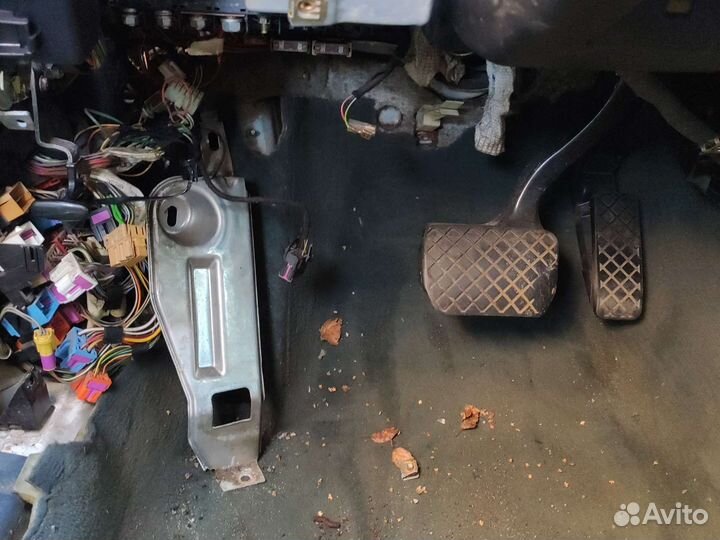 Опора ноги водителя Ауди а6с5 4b1864775