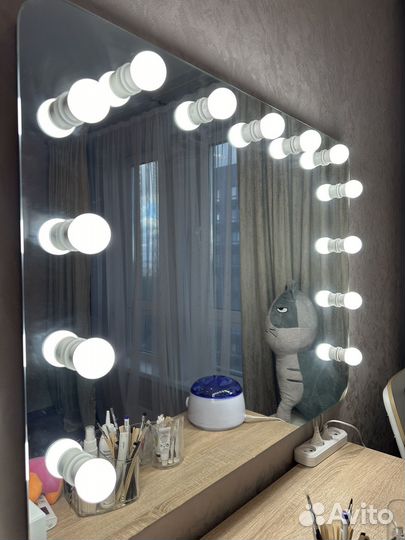 Зеркало визажиста с лампочками