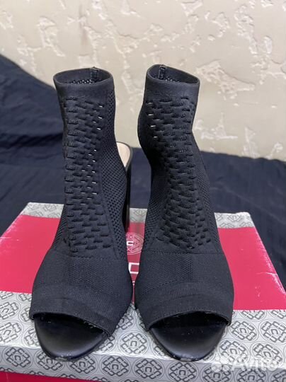 Босоножки женские