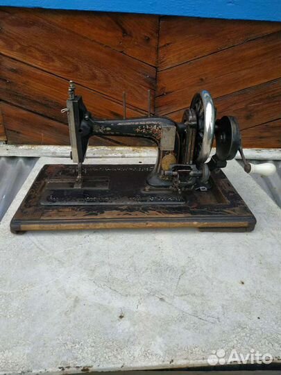 Швейная машинка зингер