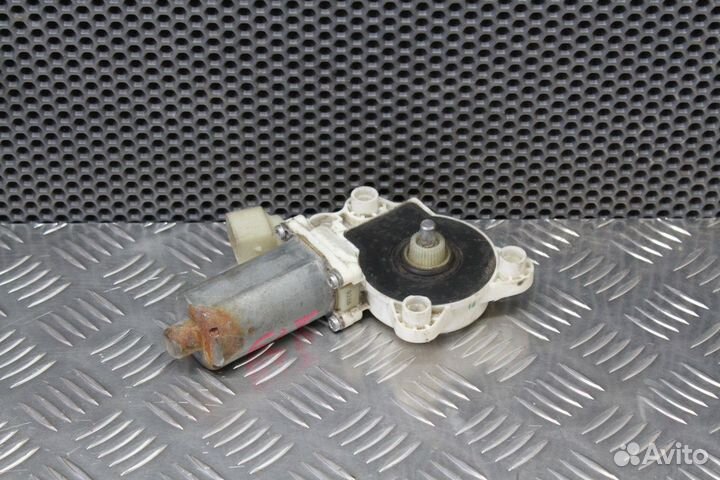 Моторчик стеклоподъемника CLS C219 W219