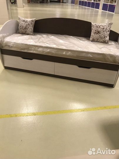Кровать односпальная с ящиками