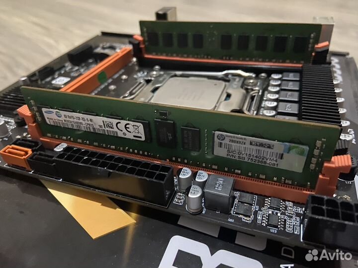 Материнская плата с процессором и памятью