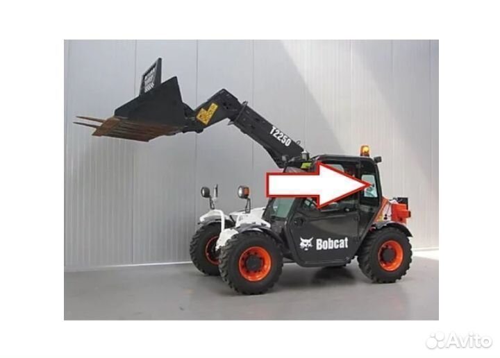 На Bobcat T2250 стекло кузовное левое