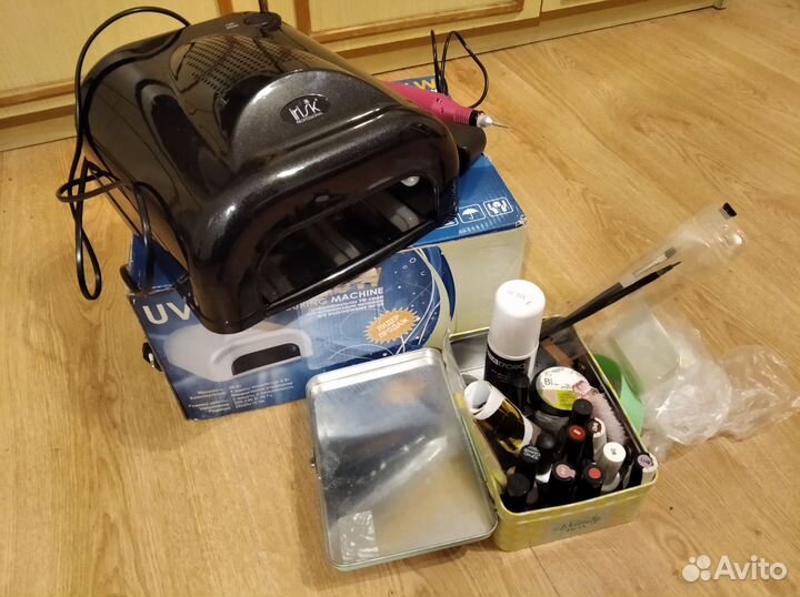 Маникюрный набор, лампа для гель-лака