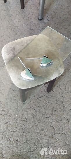 Полка стеклянная с туканами