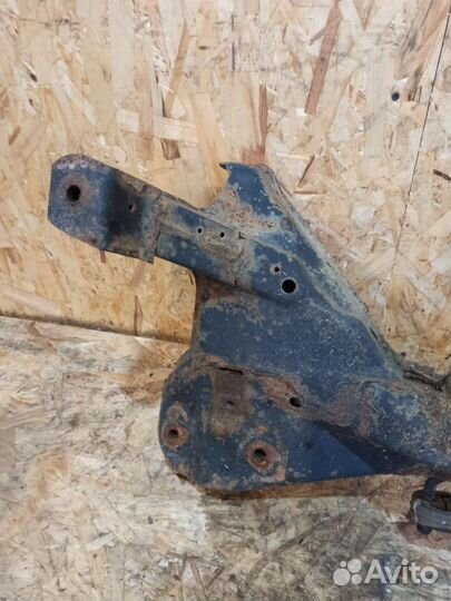 Подрамник Mitsubishi Carisma