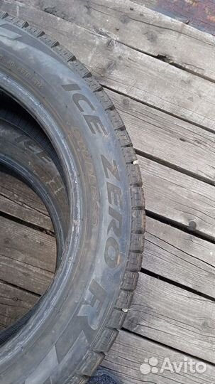 Pirelli Ice Zero FR 215/55 R17